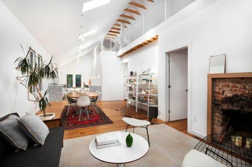 Modern Bright Historic Grant Park House W/ Loft