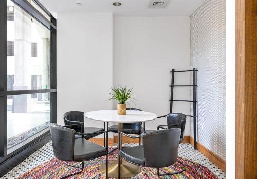 Apartamento Luxuriously Cozy Buckhead Haven