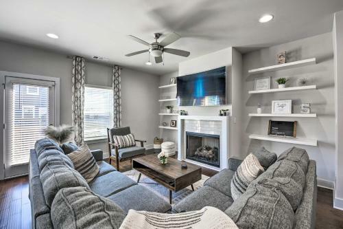 Atlanta Townhome With Deck About 6 Mi To Downtown!