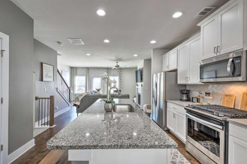 Atlanta Townhome With Deck About 6 Mi To Downtown!