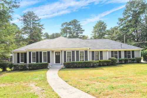 5 Mins From Airport Family Friendly Home
