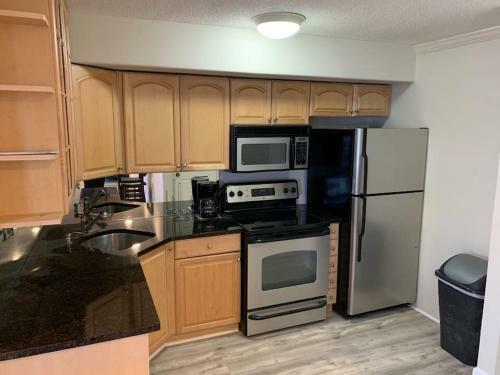 Highrise Atl Downtown Condo 1 Block From Americasmart Sleeps 4