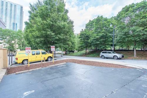 Traditional 1bed 1bath Condo Downtown Atlanta
