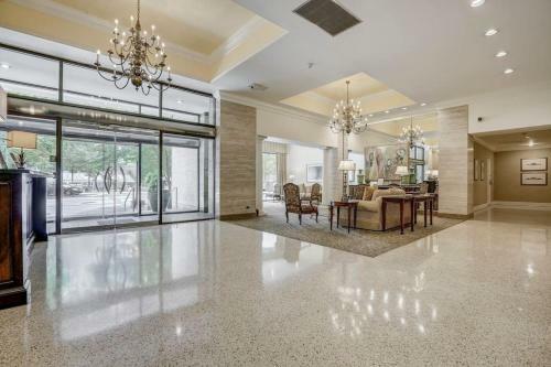 Traditional 1bed 1bath Condo Downtown Atlanta