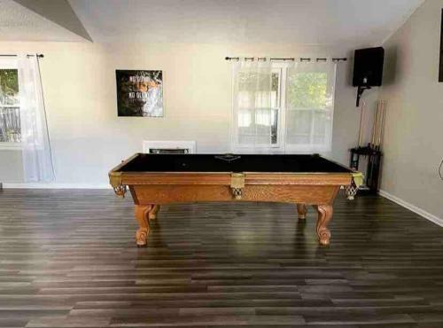 King Size Bed Suite Home In Atlanta