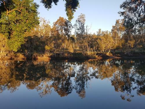 Januce - Delightful River Front House In Urunga