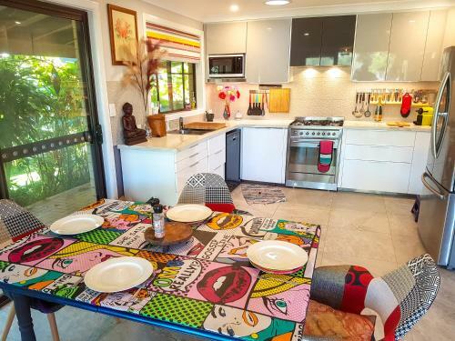 Januce - Delightful River Front House In Urunga