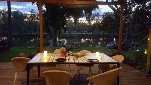 Januce - Delightful River Front House In Urunga