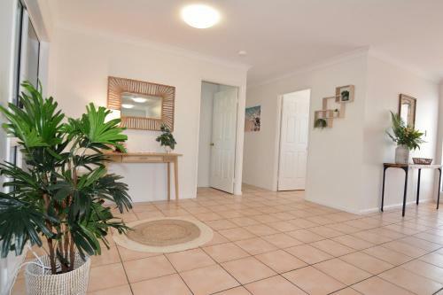 Lakeside Luxury 4 Bedroom Stunner