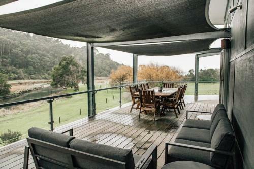 River House - A Stunning Riverside Retreat