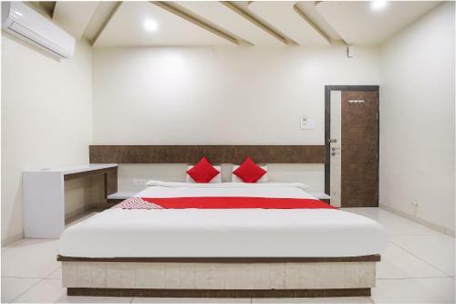 Oyo Flagship 71595 Hotel Lakhdatar