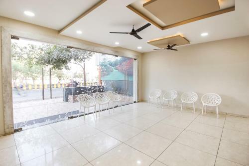Oyo Flagship 71595 Hotel Lakhdatar