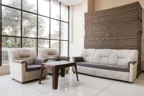 Oyo Flagship 71595 Hotel Lakhdatar