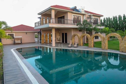 Villa Stayvista At Desert Palms
