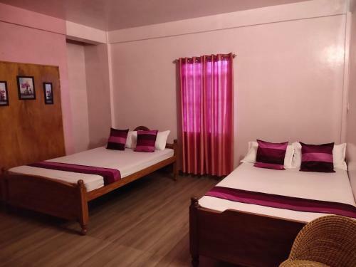 Hostal F N Guest House