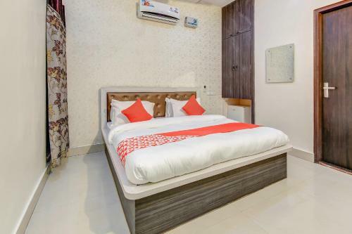 Oyo 28040 Hotel Cg Inn