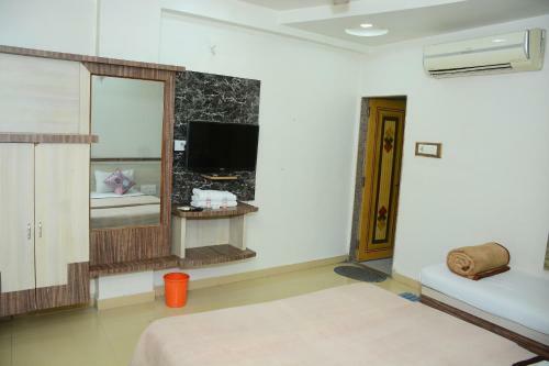 Dwarka Bhavan Hotel