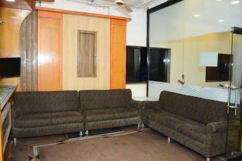 Dwarka Bhavan Hotel