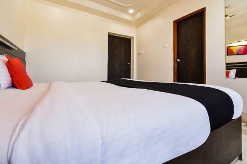Collection O 37401 Hotel Shirdi Park Inn