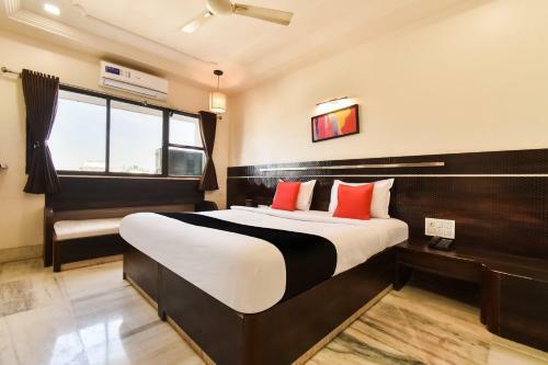 Collection O 37401 Hotel Shirdi Park Inn