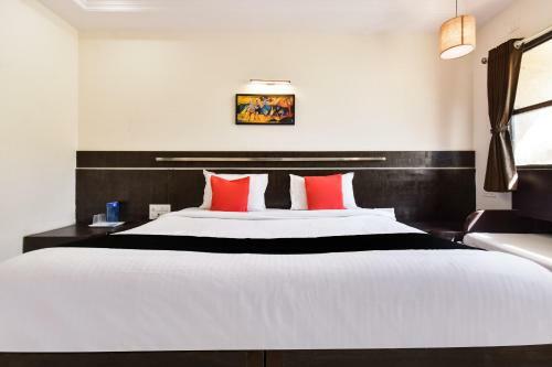 Collection O 37401 Hotel Shirdi Park Inn