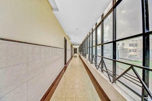 Oyo 85825 Hotel Sai Suman Executive