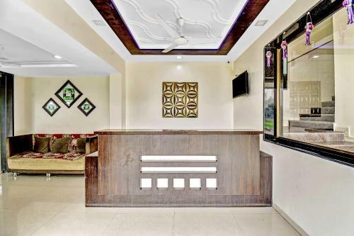 Oyo 85825 Hotel Sai Suman Executive