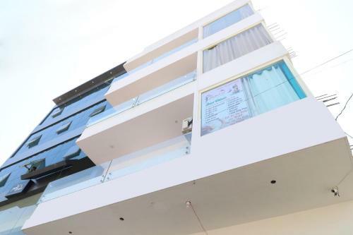 Oyo 30900 Roadstar Hotel