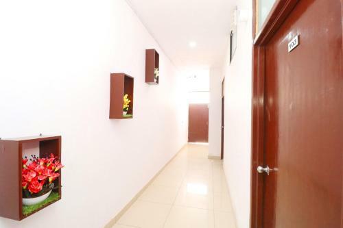 Oyo 30900 Roadstar Hotel