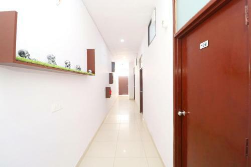 Oyo 30900 Roadstar Hotel