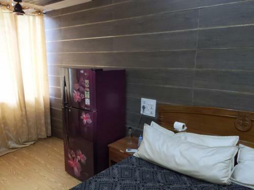 Home Stays ,ladies And Couples Suitable