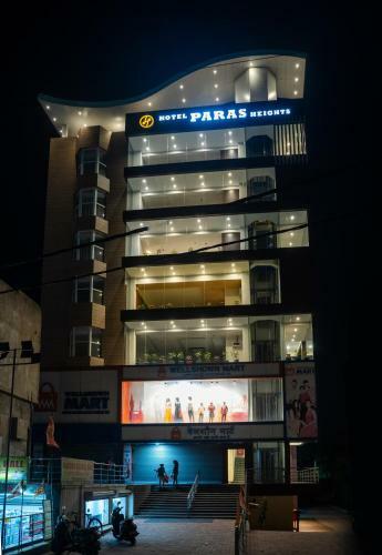 Hotel Paras Heights