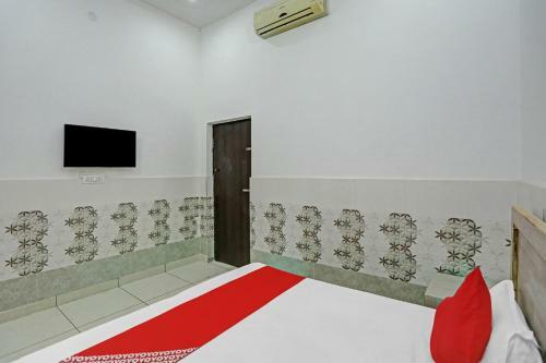 Oyo 85023 Love Kush Hotel