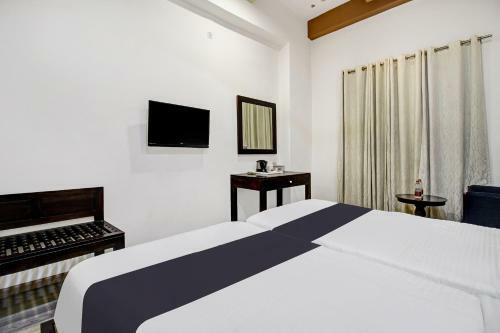 Townhouse Oak 46940 Hotel Vrindavan