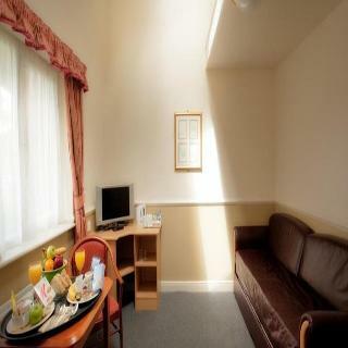 Moreton Park Hotel