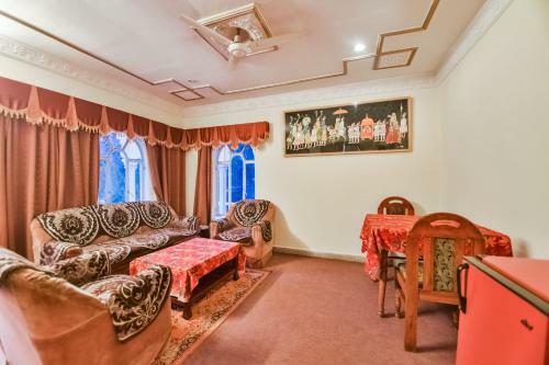 Oyo Flagship 47097 Hotel Raj Kesar