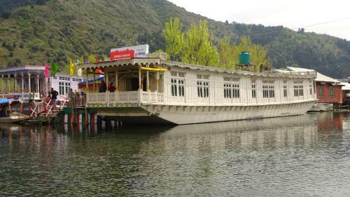 Albergue Shiraz Deluxe Houseboat