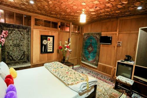 Hotel House Boat The Mughal Palace