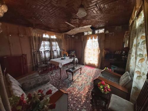 Hostal Top Erin Houseboats