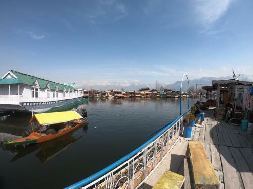 Hostal Houseboat Newworld