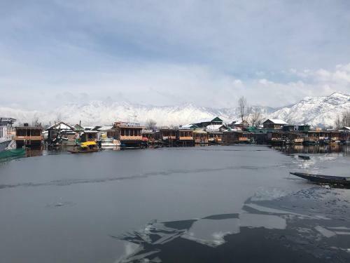 Hostal Houseboat Newworld