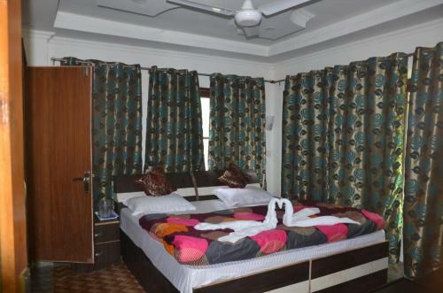 Hotel Aarya's Barzam Resort