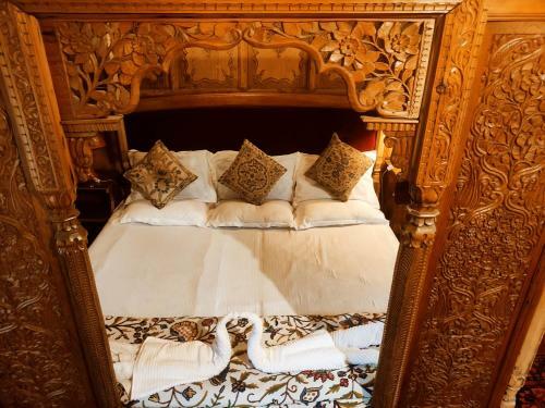 Hotel Heevan Houseboat