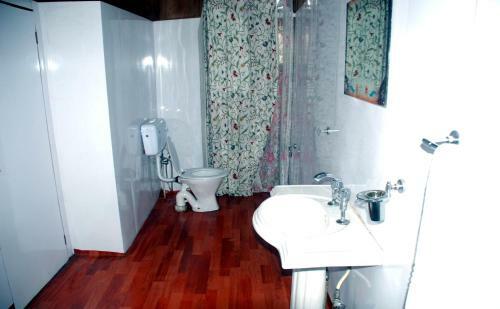 Hotel Houseboat Dangola Palace