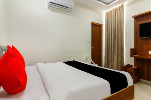 Hotel Oyo 68894 Bommarillu Residency