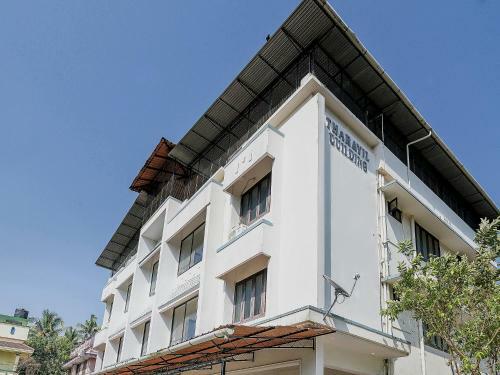 Hostal Oyo 79724 Tharayil Apartments