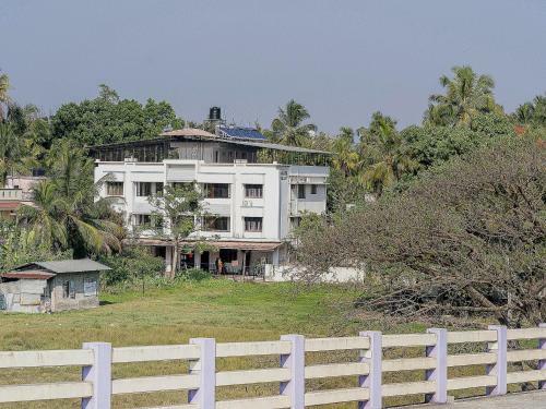 Hostal Oyo 79724 Tharayil Apartments