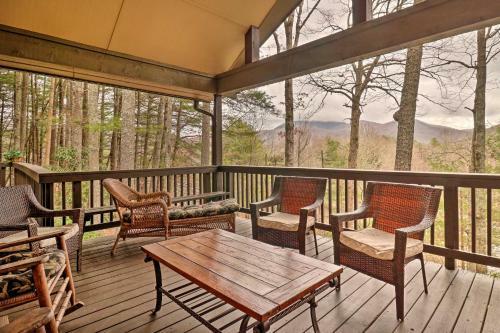 Charming Sky Valley Hideout With Mountain Views