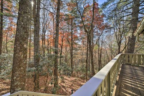 Apartamento Sky Valley Resort Home With Tree-lined Views!