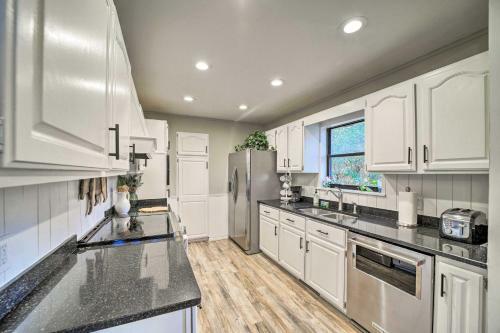 Apartamento Sky Valley Resort Home With Tree-lined Views!